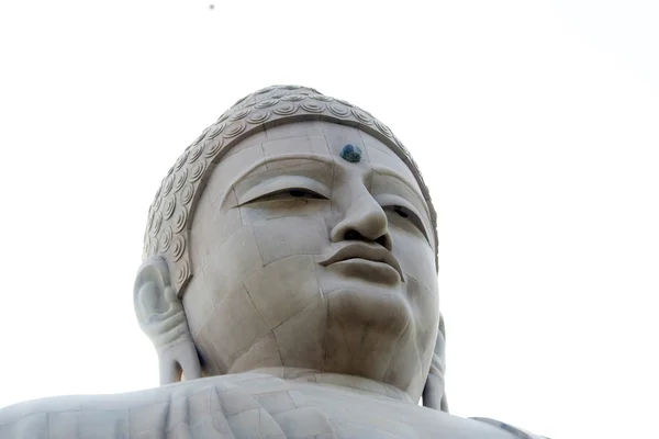 Безмятежное лицо Будды — стоковое фото