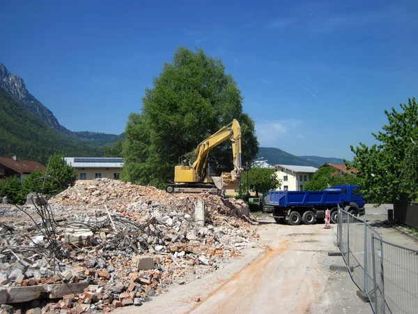 Demolice, stavba. demontáže stavební jeřáb. — Stock fotografie