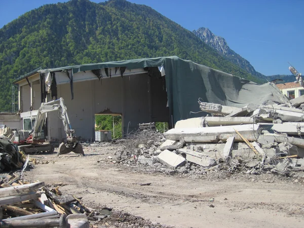 Demolition, construction. Crane dismantling building. — Stock Photo, Image