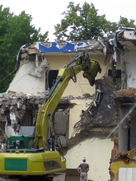Demolition, construction. Crane dismantling building. — Stock Photo, Image