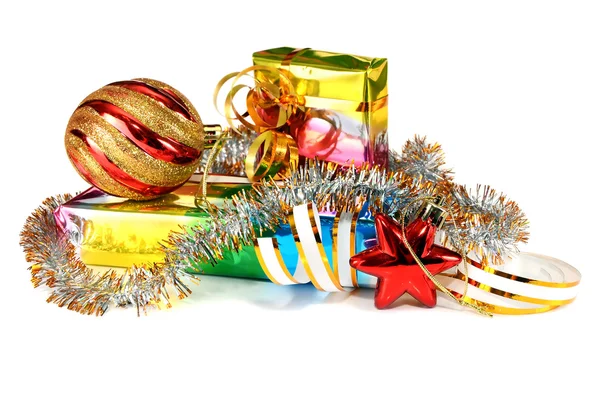 Cadeaux avec décorations pour le Nouvel An et Noël — Photo
