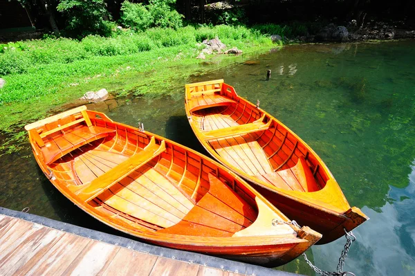 Barcos por muelle — Foto de Stock