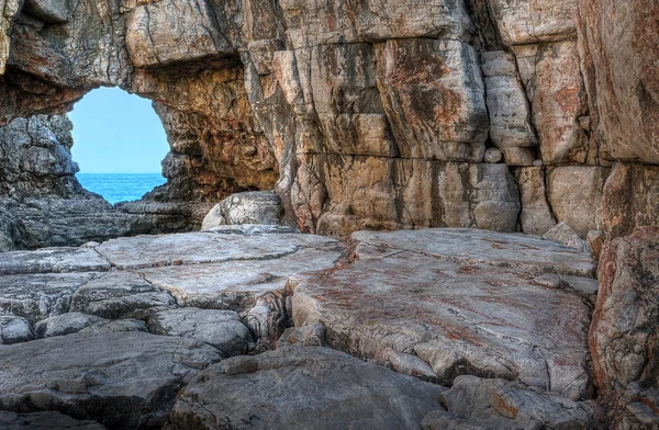 Пещера на острове Локрам — стоковое фото