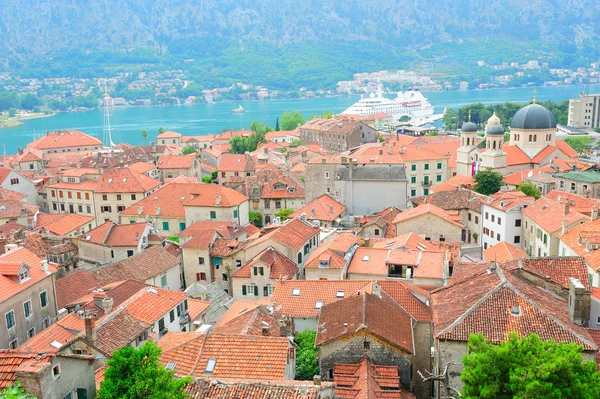 Vista para a antiga cidade de Kotor — Fotografia de Stock