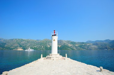 Adadaki deniz feneri