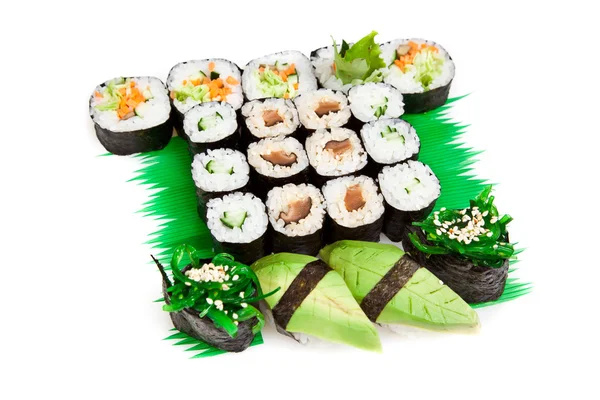 Set de sushi - Diferentes tipos de sushi maki y rollos —  Fotos de Stock