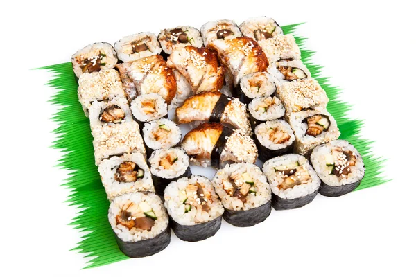 Conjunto de sushi - Diferentes tipos de sushi maki e rolos — Fotografia de Stock