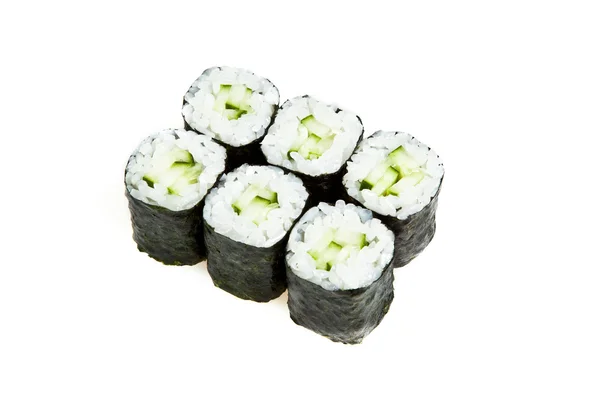 Rolos de sushi Maki com pepino isolado — Fotografia de Stock