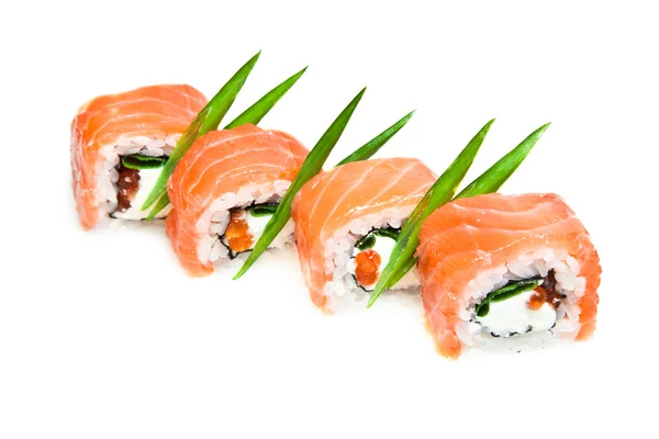 Rotoli di sushi Maki con salmone e formaggio filadelfia — Foto Stock