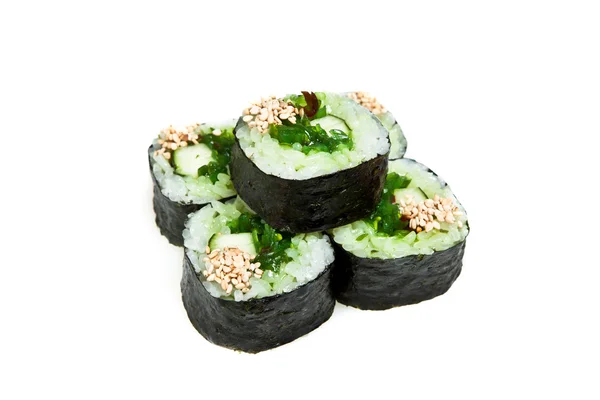 Rotoli di sushi Maki con hiyashi, sesamo e cetriolo — Foto Stock