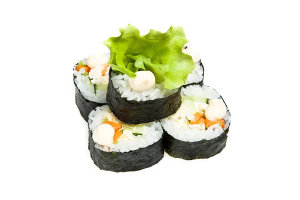 Rollos de sushi Maki con pepino, zanahoria y aguacate — Foto de Stock