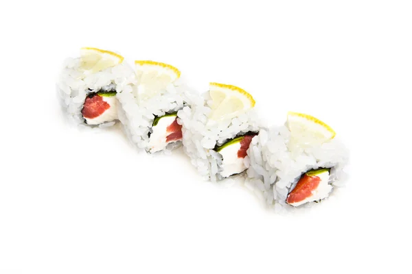 Maki sushi roll con salmón y philadelphia queso — Stok fotoğraf