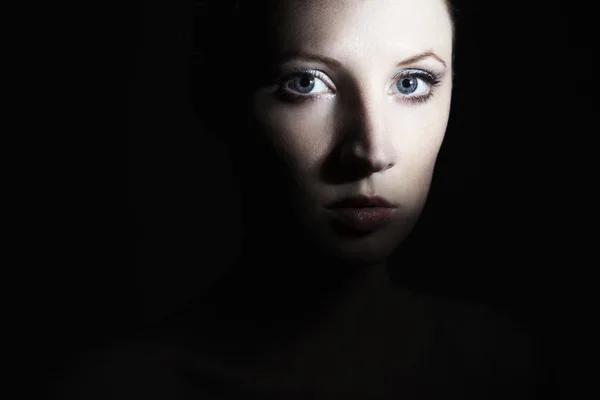 Mysterious portrait of a beautiful young woman — Stock Photo, Image