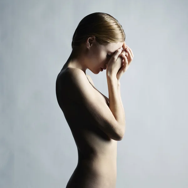Mode foto av en vacker naken kvinna — Stockfoto