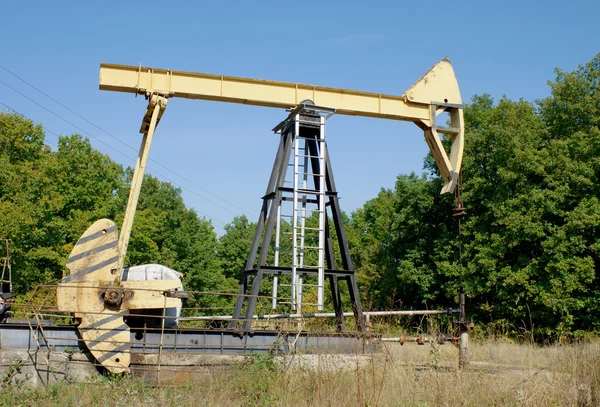 Máquina-balanço para a produção de petróleo — Fotografia de Stock