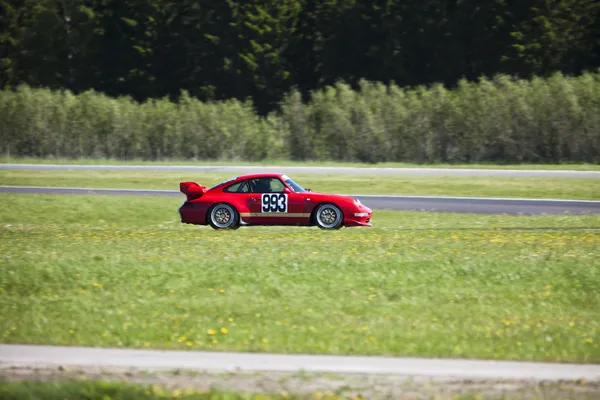 Красный гоночный автомобиль — стоковое фото