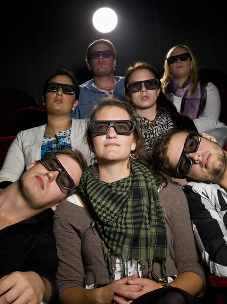 Spectateurs de cinéma avec des lunettes 3D — Photo