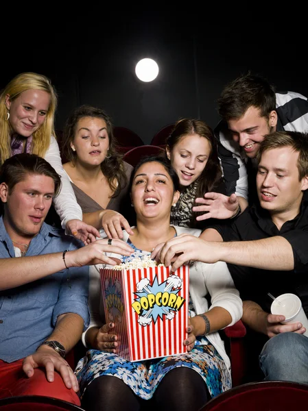 Eating popcorn — Stock Photo, Image