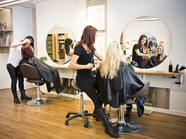 Situation im Friseursalon — Stockfoto