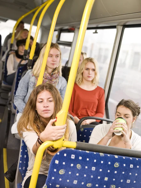 Frau im Bus — Stockfoto
