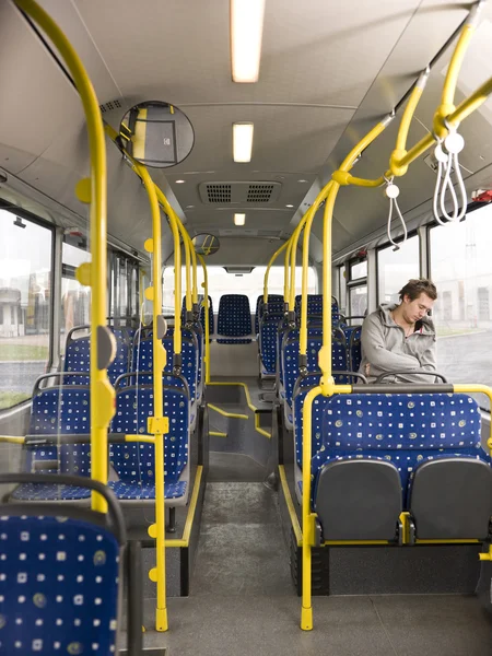 Slapen op de bus — Stockfoto