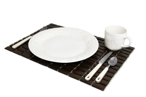 Trä plats matta med vita middag plattan inställning — Stockfoto