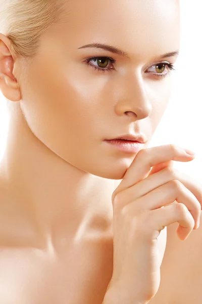 美容 spa 的女人模型用天然化妆品的画像。健康的生活方式 — 图库照片