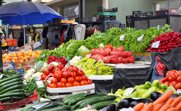 Friss és organikus gyümölcs- és zöldségfélék — Stock Fotó