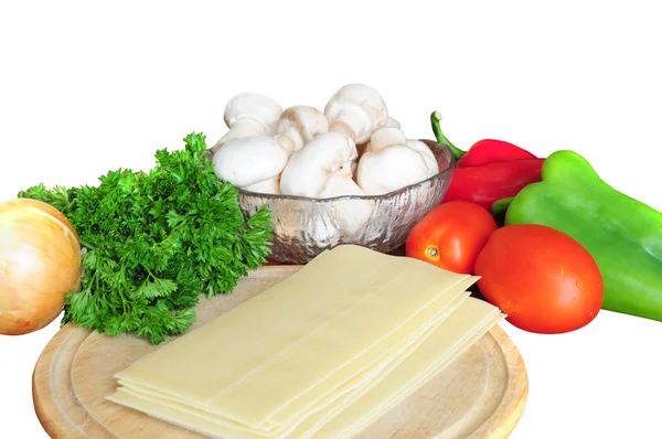 Lasanha ingredientes sobre fundo branco — Fotografia de Stock