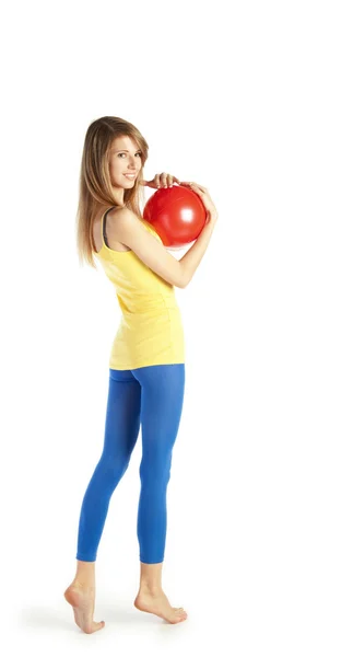 Blond dziewczynka z czerwoną piłkę — Zdjęcie stockowe