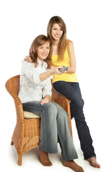 Młode kobiety oglądają telewizję — Zdjęcie stockowe