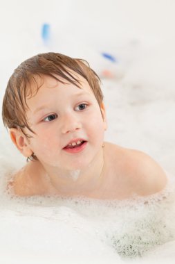Çocuk alarak banyo