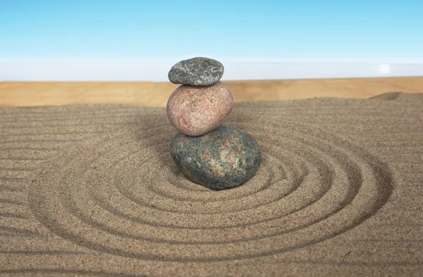 3 つの石をピラミッドします。 — ストック写真