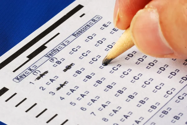 Fill in the computer grade answer sheet from a test or examination — Stock Photo, Image