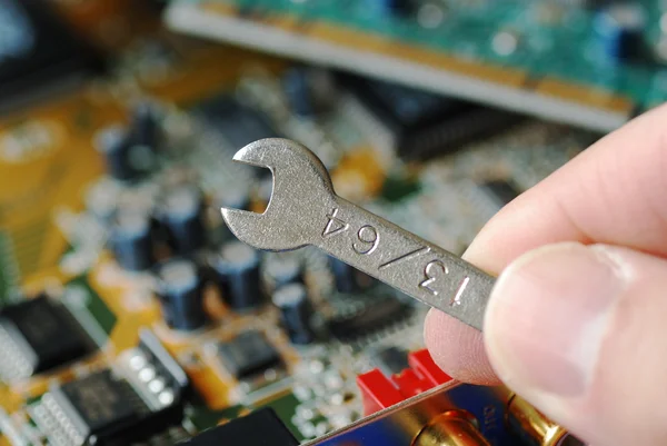 Reparatur der Leiterplatte im Computer — Stockfoto