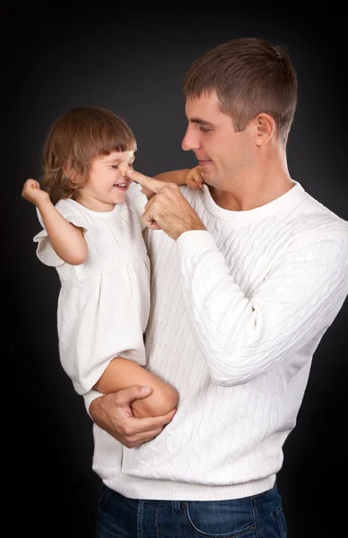 Dad plays with daughter — Stock Photo, Image