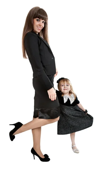 Tek ayak üstünde duran küçük kız annesiyle — Stok fotoğraf