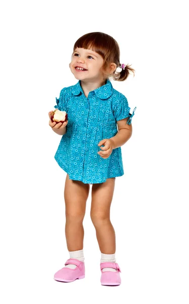 Klein meisje eet een appel — Stockfoto