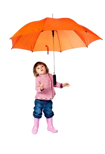 A stúdióban egy narancssárga esernyővel kislány — Stock Fotó