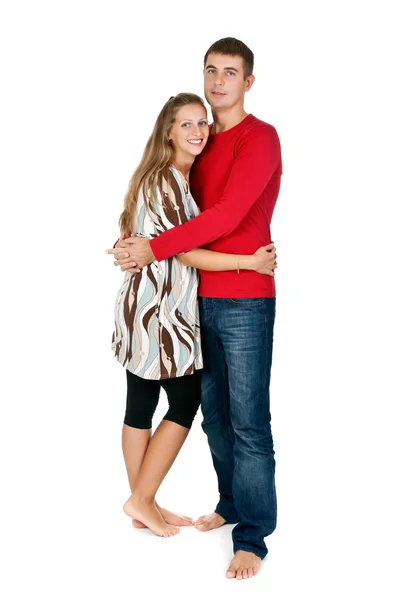 Meisje knuffelen een kerel in een rode jurk in de studio — Stockfoto