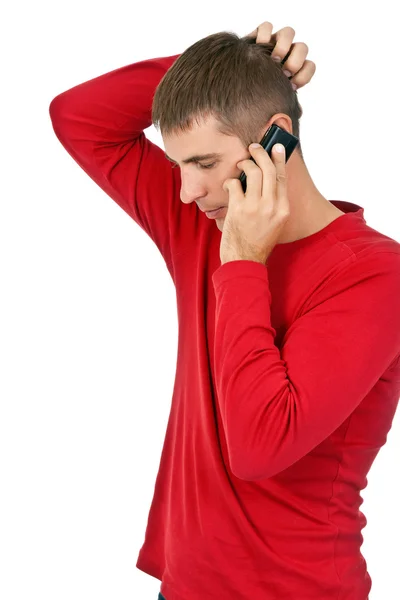 Man i en röd klänning talar på en mobiltelefon. — Stockfoto
