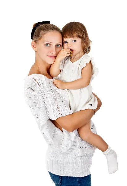Terhes anya és lánya, enni a szilva — Stock Fotó