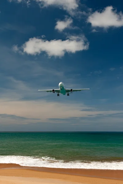 Plane over a tropical beach — Stock Photo, Image