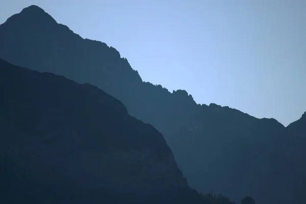 Wczesnym rankiem w górach — Zdjęcie stockowe