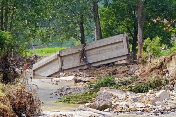 Brücke nach Überschwemmung — Stockfoto