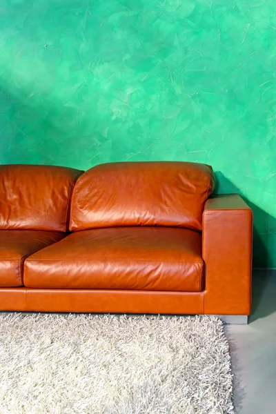 Шкіряний диван — стокове фото