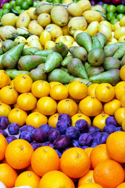 Різноманітні фрукти — стокове фото