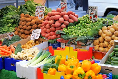 Sokak market tezgahı