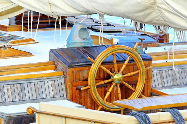Sailship wheel — Stock Photo, Image