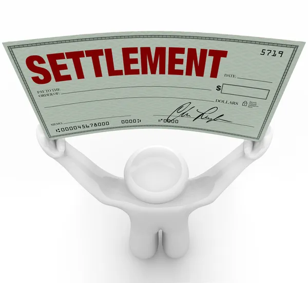 Man Holding Big Settlement Verificar Acordo Dinheiro — Fotografia de Stock